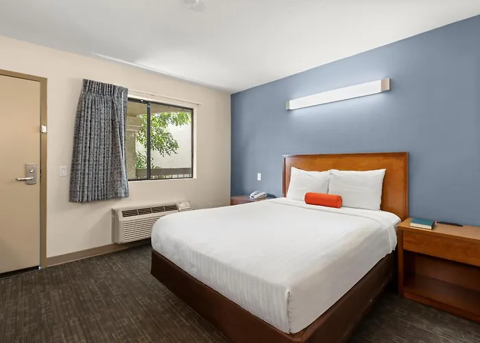 Cheap hotel: Good Nite Inn Fremont